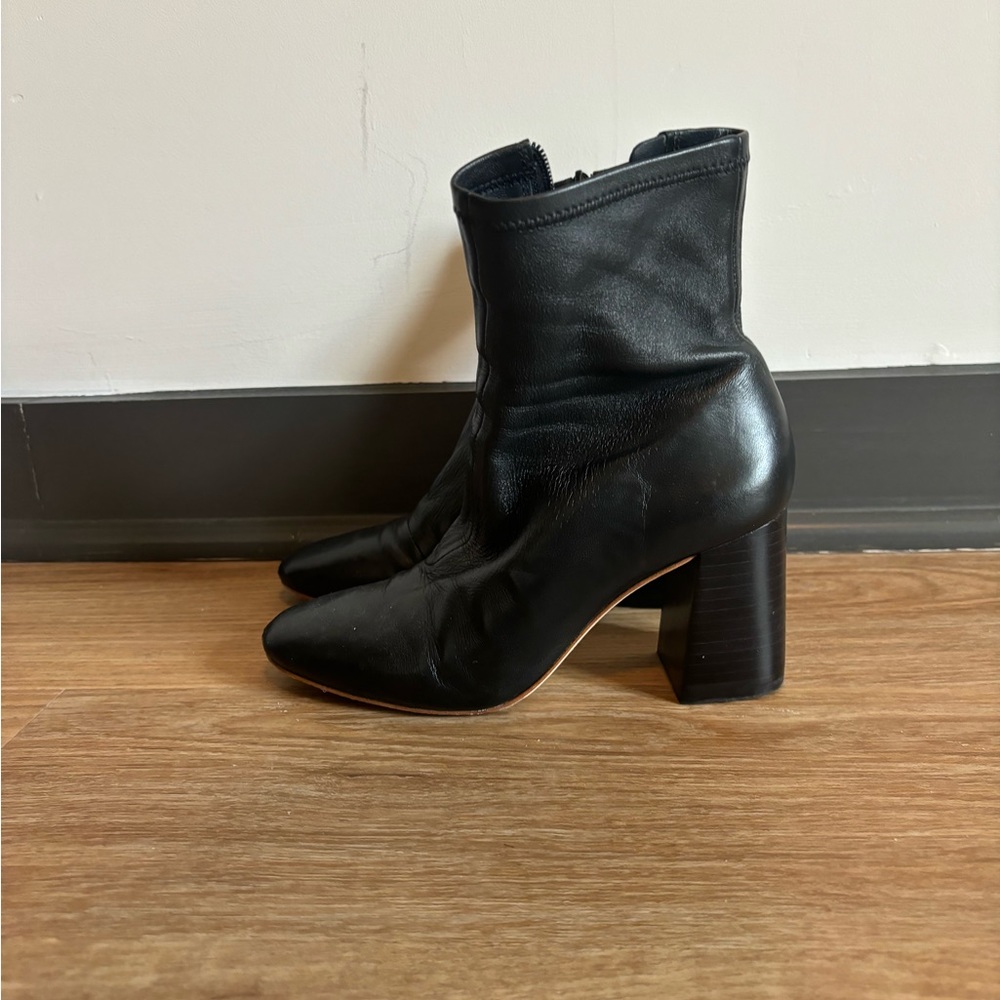 Loeffler Randall
Elise Slim Ankle Booties